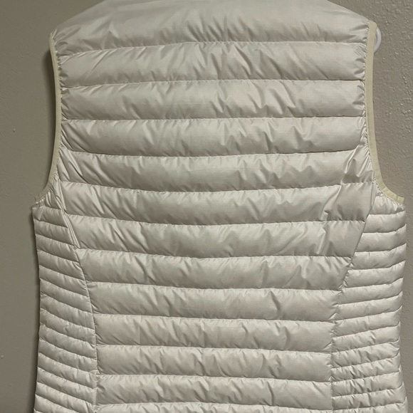 Patagonia Ivory/White Quilted Vest-EUC- - Picture 4 of 4